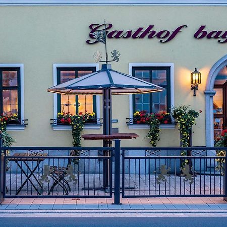 Hotel Bayrischer Loewe Osterhofen Exterior photo